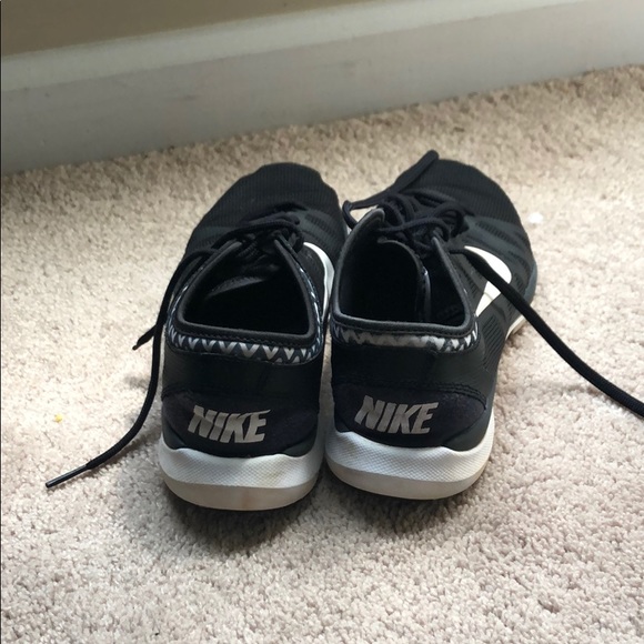 Women Nike running shoes - Picture 4 of 5